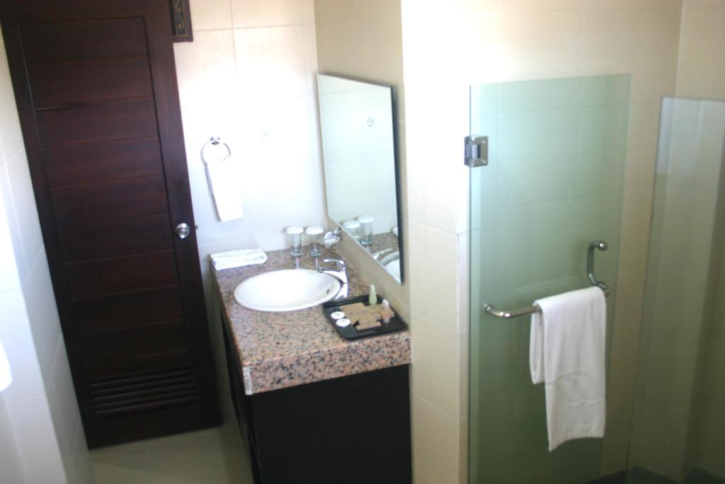Royal Mamberamo Hotel Sorong Szoba fotó