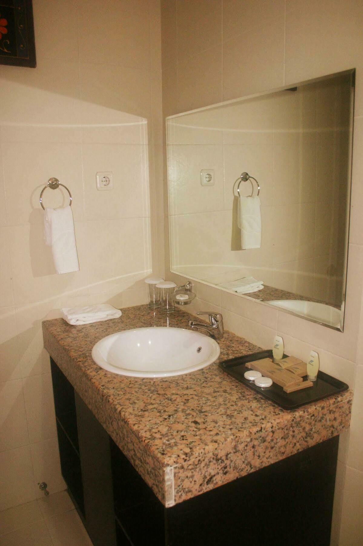 Royal Mamberamo Hotel Sorong Kültér fotó
