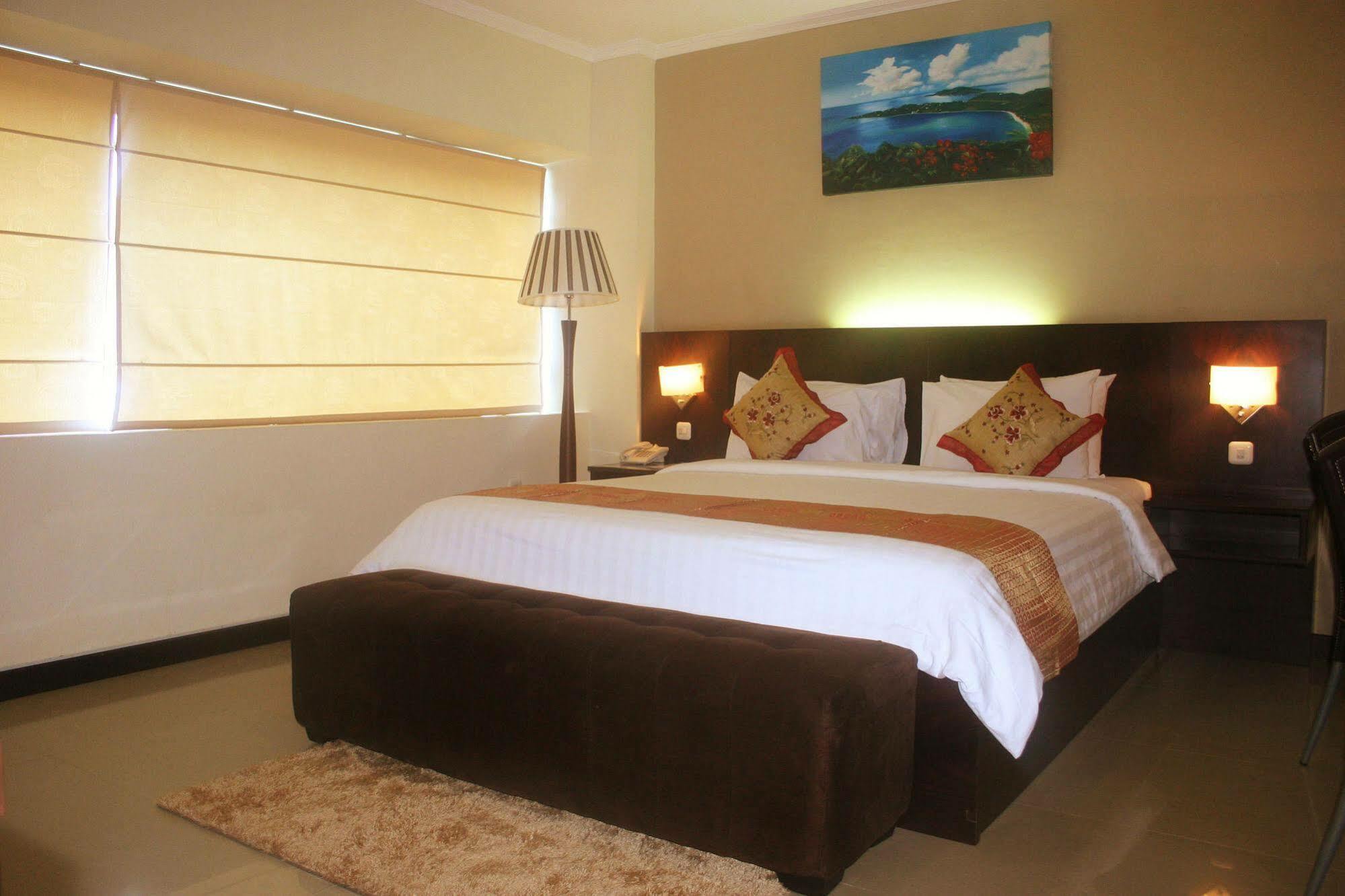 Royal Mamberamo Hotel Sorong Kültér fotó